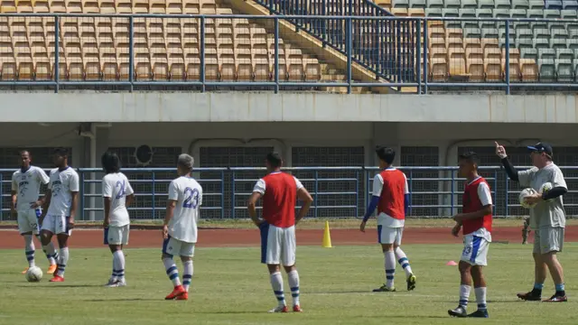 Persib latihan di Stadion GBLA