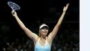Ekspresi petenis putri Rusia, Maria Sharapova, setelah mengalahkan petenis Rumania, Simona Halep dalam pertandingan WTA Finals di Singapore Indoor Stadium, Singapura, (27/10/2015). (Reuters/Edgar Su).