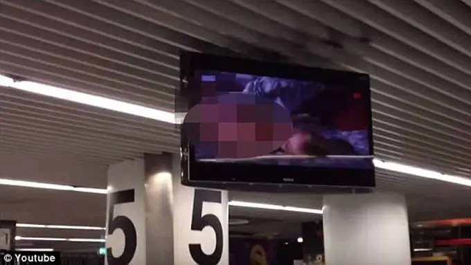 Penumpang Diperlihatkan Film Porno di Area Bagasi Bandara Lisbon