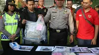 Polisi menjelaskan kronologi pembunuhan bocah dalam karung (Liputan6.com/Achmad Sudarno)