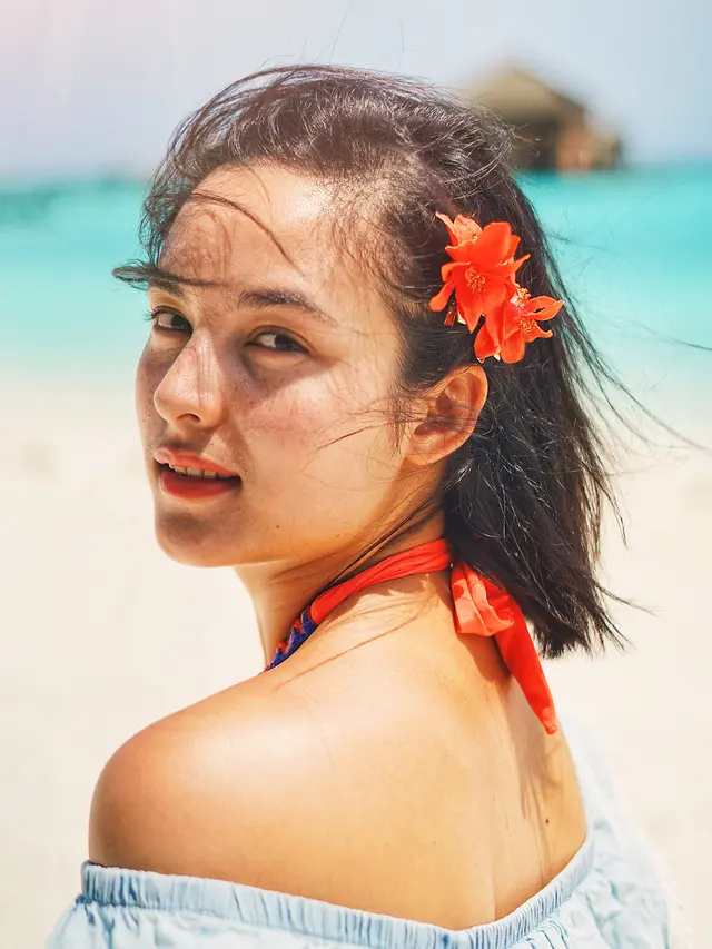 [Bintang] 8 Foto Cantik Chelsea Islan Saat Berlibur ke Maldives