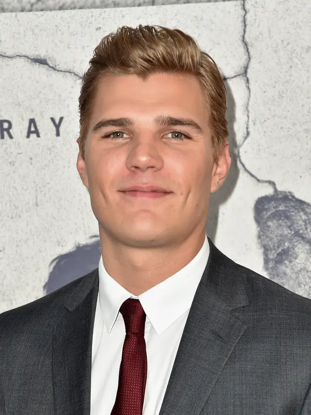 [Bintang] Chris Zylka