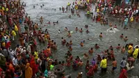 Rambu 'No Selfie' Bertebaran  di Perayaan Keagamaan India