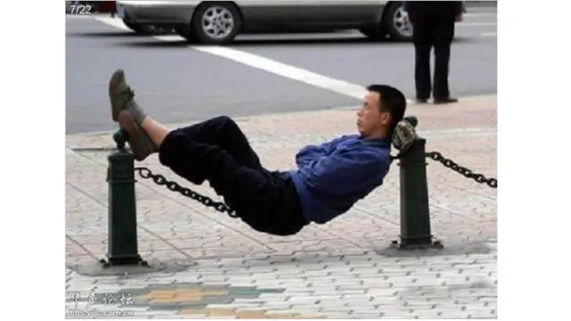 Tidur Posisi Nyeleneh (Sumber: Brainberries)