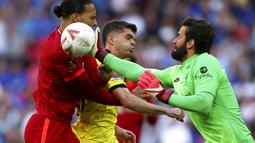 Kedua tim tampak berhati-hati. Liverpool sempat menekan di awal laga namun Chelsea perlahan-lahan bangkit dan menunjukkan level yang sama. (AP/Ian Walton)