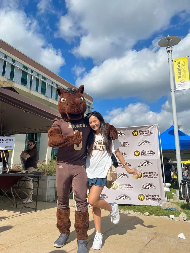 8 Potret Beby Tsabina Kuliah di Western Michigan University, Pamer Suasana Kampus