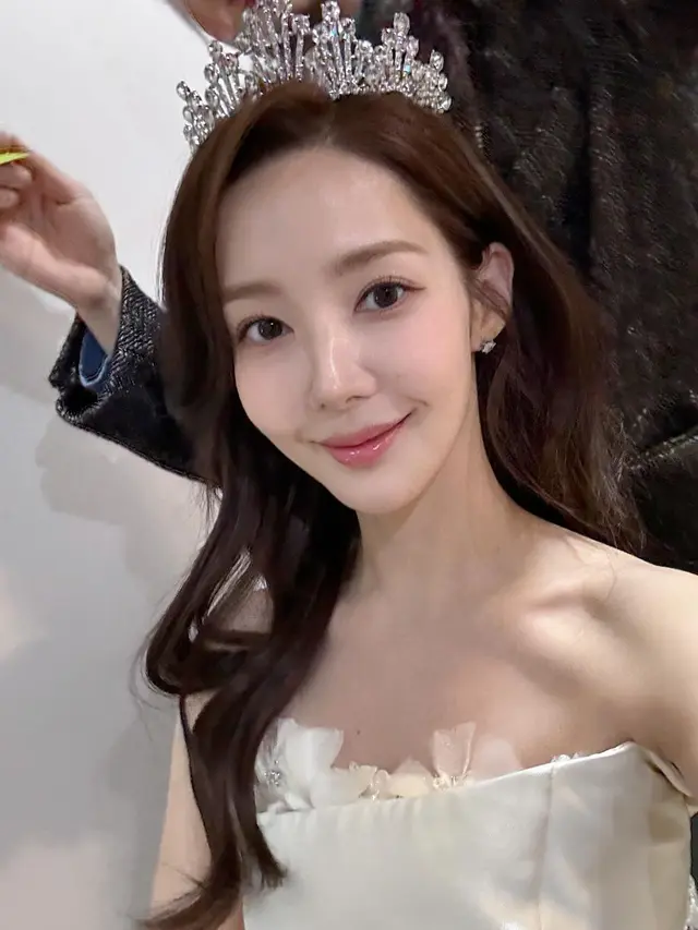 Park Min Young di balik layar drakor Marry My Husband. (Instagram/ rachel_mypark)