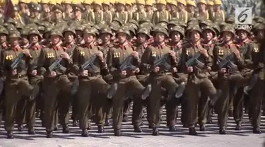 Korea Utara merayakan hari ulangtahun yang ke-70. Dalam perayaannya, parade militer dipamerkan di lapangan negara Kim Jong-un tersebut.