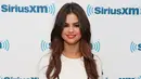 Melansir Ace Showbiz, Selena yang hadir di sebuah acara siaran radio mendapat pertanyaan dari sang pembawa acara mengenai kehidupannya dengan Taylor yang sama-sama baru menjalin sebuah hubungan spesial. (AFP/Bintang.com)