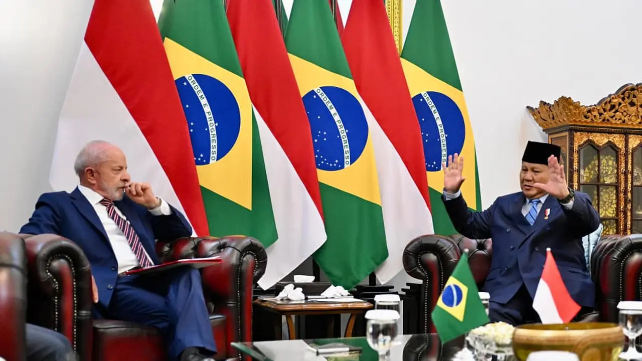 Prabowo bersama Presiden Brasil Luiz Inácio Lula da Silva