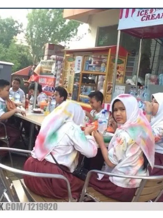 Potret Kocak Saat Anak Anak Diwisuda Ini Bikin Cengar-Cengir