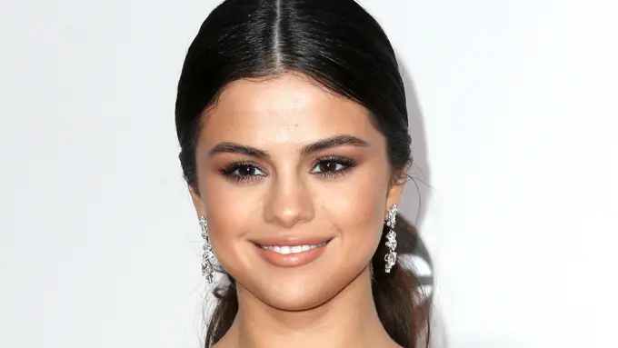 Selena Gomez muncul hanya mengenakan piyama. (AFP/Bintang.com)