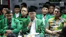 Ketua Umum PPP versi Muktamar Jakarta, Humphrey Djemat dalam jumpa pers di kantornya, Rabu (6/2). Humphrey mempertanyakan langkah PPP kubu Romahurmuziy yang melaporkannya karena dianggap menggunakan atribut partai tanpai izin. (Liputan6.com/Faizal Fanani)