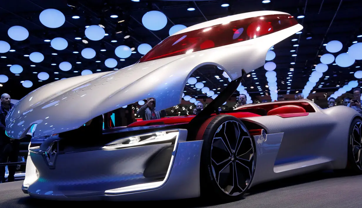 Renault Trezor diklaim mampu menghasilkan tenaga 350 hp pada torsi 380 Nm, dan mampu melesat dari 0-100 km/jam dalam waktu kurang dari 4.0 detik, Paris, Perancis, Jumat (30/9). (REUTERS/Jacky Naegelen)