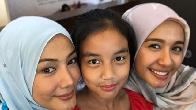 [Bintang] Erra Fazira dan Laudya Cynthia Bella