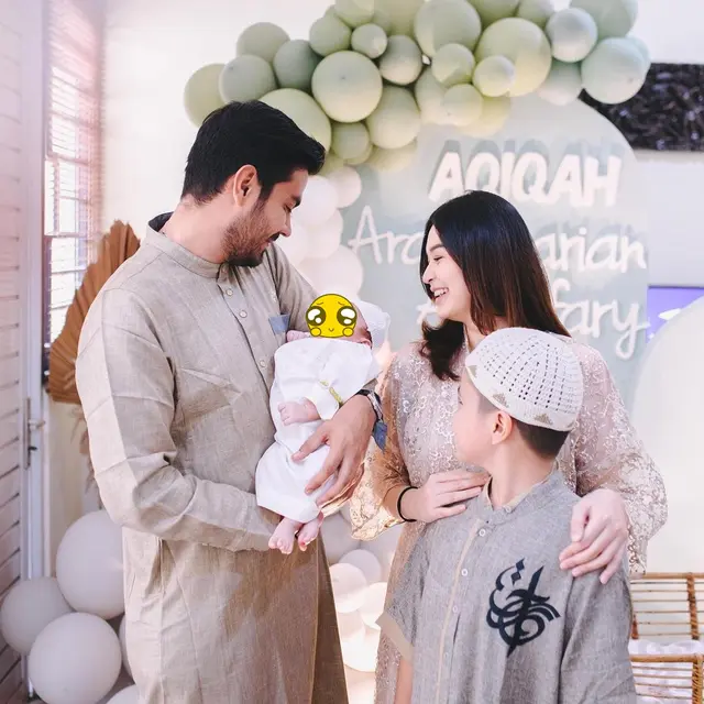 7 Potret Aqiqah Anak Faradilla Yoshi dan Bryan McKenzie, Curi Perhatian
