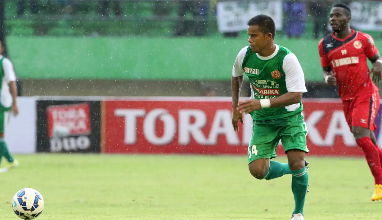 Manahati Lestusen pemain berbakat yang dimiliki Indonesia, pernah belajar dan bermain di Uruguay. (Bola.com/Nicklas Hanoatubun)