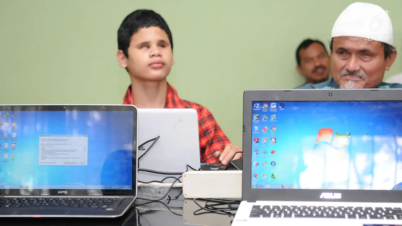 Melihat Penyandang Tunanetra Belajar Komputer Berbicara