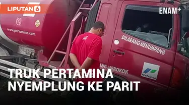 Hindari Angkot, Truk Pertamina Nyemplung ke Parit