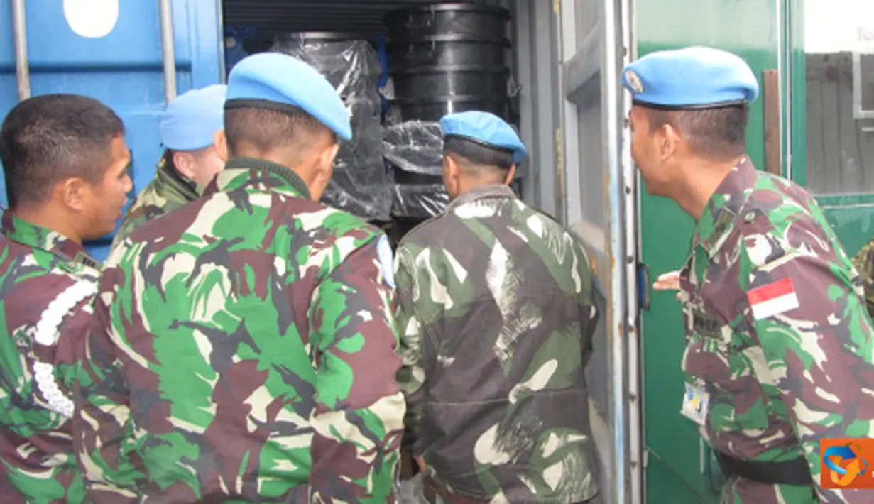 Citizen6, Lebanon: Staf G-5 UNIFIL juga melihat sarana atau prasarana pengamanan dan evakuasi yang berada di UN Pos 7-3 dilanjutkan melihat kondisi shelter (bunker) yang berada di Markas Satgas POM TNI. (Pengirim: Badarudin Bakri)