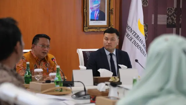 Kemensos.