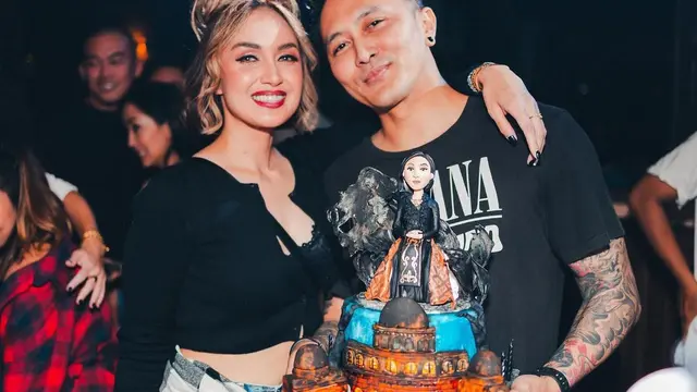 8 Tahun Menikah, Ini 8 Potret Sara Wijayanto dan Demian Aditya yang Selalu Mesra