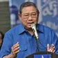 Ketua Dewan Pembina Partai Demokrat Susilo Bambang Yudhoyono (SBY) memberi sambutan saat peresmian Gerakan Pasar Murah Demokrat di Jakarta, Kamis (7/6). Paket sembako dijual dengan harga Rp 25 ribu per kupon. (Liputan6.com/Iqbal Nugroho)