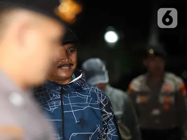 Wali Kota Madiun, Maidi saat tiba di Gedung Merah Putih Komisi Pemberantasan Komisi Pemberantasan Korupsi (KPK), Jakarta, Senin (19/1/2026). Wali Kota Madiun, Maidi, terjaring Operasi Tangkap Tangan (OTT) Komisi Pemberantasan Korupsi (KPK) pada Senin 19 Januari 2026. (Liputan6.com/Helmi Fithriansyah)