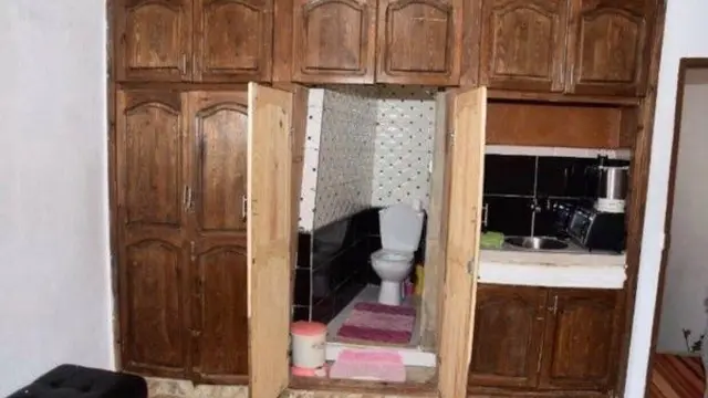 6 Penampakan Toilet Ukuran Sempit Ini Bikin Dada Sesak