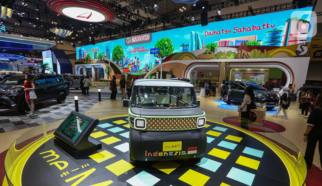 Diantaranya 1 unit mobil listrik konsep Daihatsu me:MO, 1 unit Japan Domestic Market Rocky e-Smart Hybrid. (Liputan6.com/Angga Yuniar)