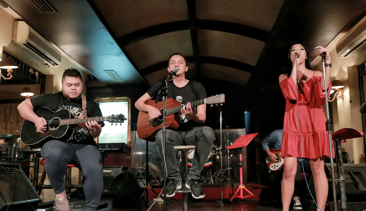 Menurut vokalis, Iga Massardi, band Barasuara dibentuk untuk menyalurkan bakat bagi para personelnya dalam bermusik. (Adrian Putra/Bintang.com)