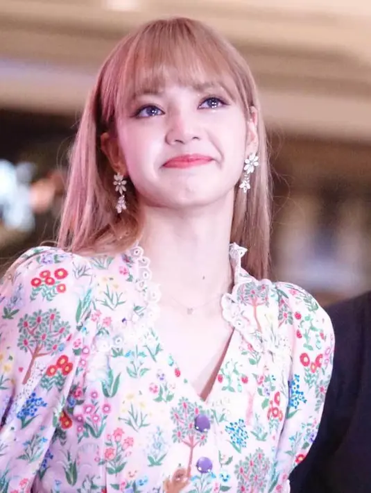 Waah, sungguh mengharukan ya sambutan dari BLINKS untuk Lisa. (BLACKPINK UPDATE)