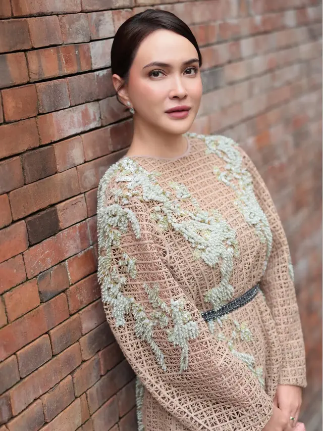 Makeup Shandy Aulia di Wisuda Keponakan. [@shandyaulia]