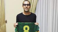 Gustavo Lopez resmi diperkenalkan sebagai pemain PS Tira. (Bola.com/Permana Kusumadijaya)