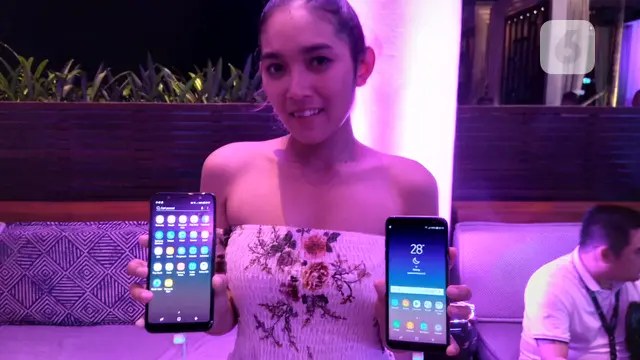 Samsung A6 Plus (tangan kanan) dan Samsung A6
