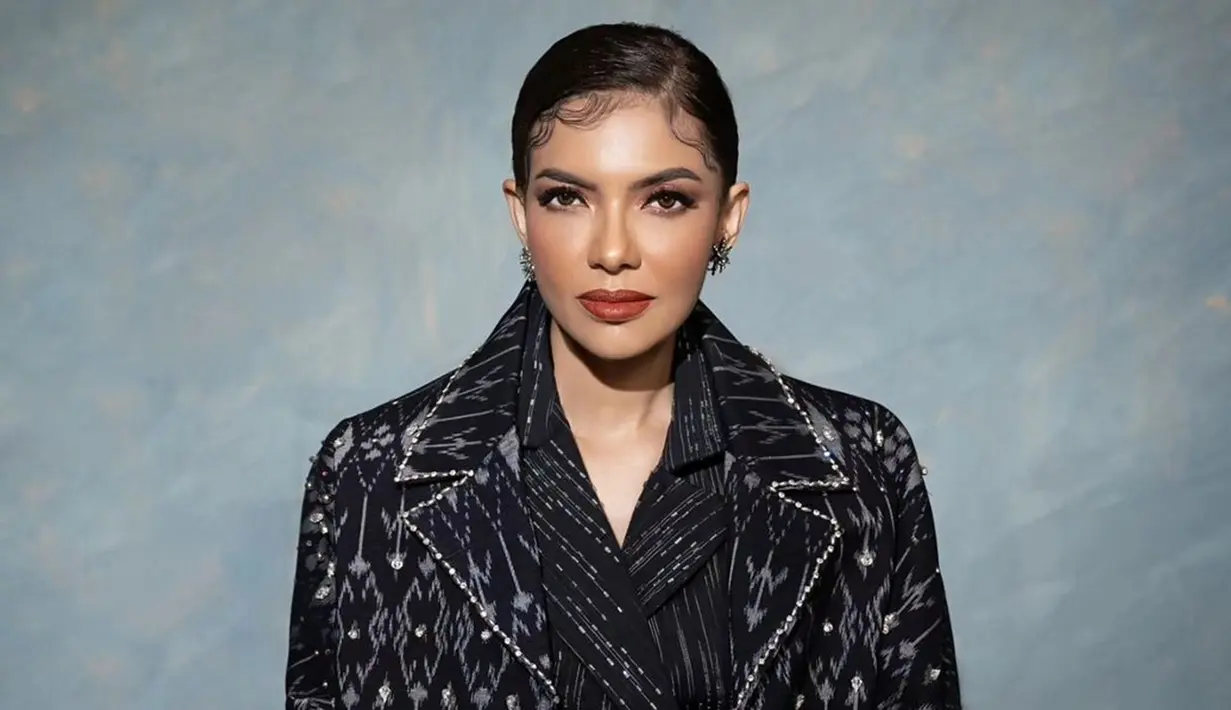 Najwa Shihab beberapa waktu lalu menjalani pemotretan bersama fotografer ternama, Rio Motret. Tentu saja, pemotretan yang dilakukan Najwa ini tak lepas dari perhatian netizen. (Liputan6.com/IG/@riomotret)