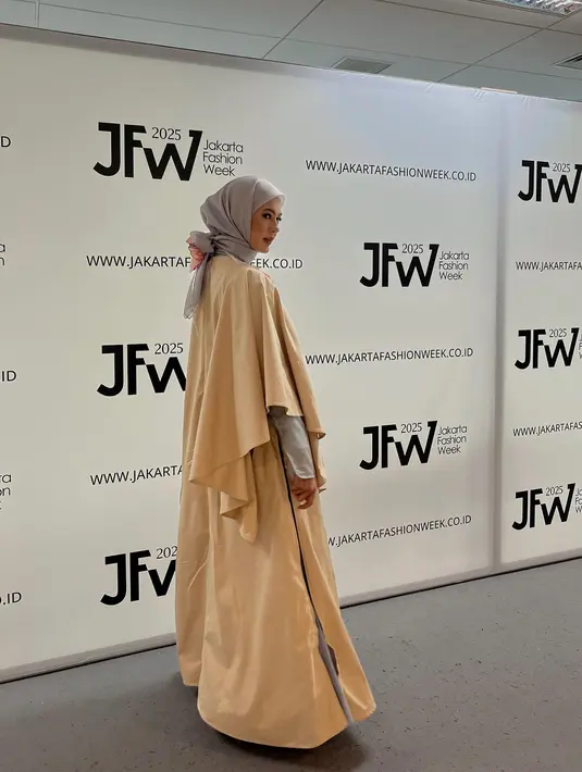 <p>Sisi tegar dan penuh percaya diri terpancar jelas dari sosok Paula Verhoeven. Dia menampilkan sisi berbeda dengan saat di ruang sidang. (Foto: Instagram/ paula_verhoeven)</p>