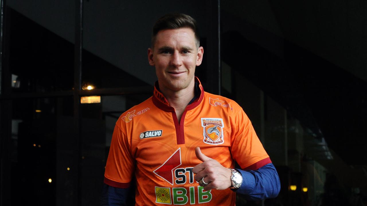PBFC meresmikan Shane Smeltz 
