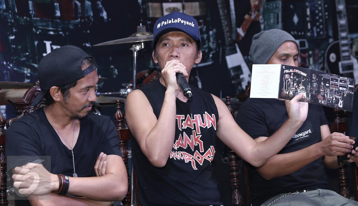 Menurut Bimbim, album ' Palalopeyank' sebagai sentilan untuk para band-band di luar sana untuk kembali membuat album bertema rock, Jakarta, Selasa (7/2). (Liputan6.com/Herman Zakharia)