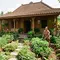 7 Model Rumah Desa dengan Taman Depan Sekaligus Kebun Bumbu, Cantik dan Bermanfaat