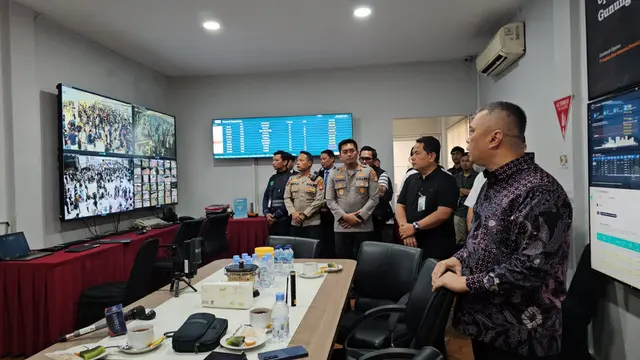 Menteri Perhubungan Dudy Purwagandhi di Bandara Internasional Soekarno-Hatta di Posko Terminal 1B