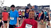 Pelari Bugis lari maraton tanpa alas kaki (Liputan6.com / Fauzan)