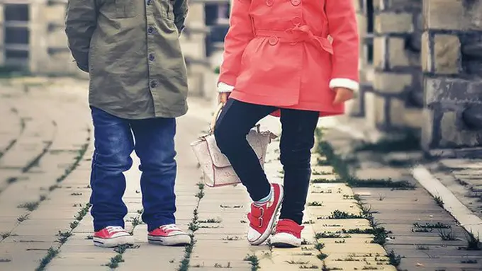 Ilustrasi anak-anak dengan sepatu terbaiknya./Copyright pixabay.com