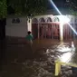 Hujan deras yang mengguyur Kabupaten Limapuluh Kota sejak Selasa sore (11/2/2020), mengakibatkan banjir di sejumlah wilayah tersebut. (Liputan6.com/ Novia Harlina)