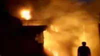 Lapak Barang Bekas di Pondok Bambu Dilalap Si Jago Merah