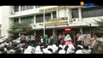 Sejumlah siswa tak kuasa menahan emosi dan akhirnya menangis bahagia usai menerima pernyataan kelulusan.