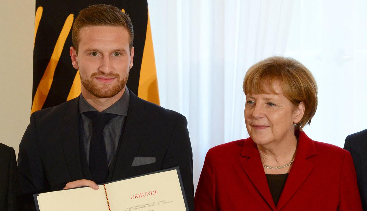 Shkodran Mustafi yang menjadi andalan di lini belakang Timnas Jerman U-17 mampu menyumbang 1 gol bagi Timnas Jerman di Piala Dunia U-17 edisi 2009 dan selalu tampil dalam 4 laga hingga babak 16 besar. Saat Timnas Jerman menjuarai Piala Dunia 2014 di Brasil, Shkodran Mustafi hanya tampil dalam 3 laga akibat dibekap cedera. (AFP/John MacDougall)