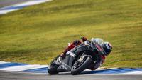 Aksi pembalap Ducati Corse, Jorge Lorenzo pada tes pramusim MotoGP 2018 di Sirkuit Buriram, Thailand. (Twitter/MotoGP)