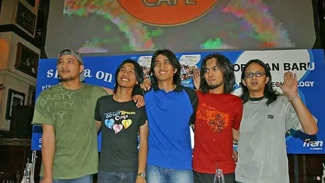 Video Lawasnya Viral, Ini 6 Potret Masa Muda Duta Sheila On 7