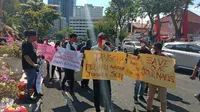 Sejumlah wartawan Surabaya yang tergabung dalam Ikatan Jurnalis Televisi Indonesia (IJTI) Surabaya, menggelar aksi damai, Sabtu, (29/8/2020).